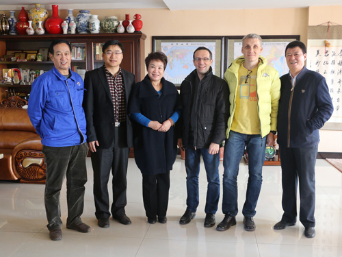 �I���L��